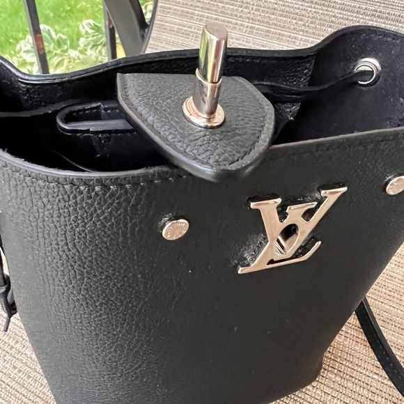 100% authentic Louis Vuitton bag bought from LV directly. - Picture 13 of 16
